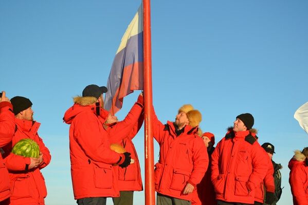 Rompehielos atómico Rossiya protagoniza la expedición polar “Ártico 2012” - Sputnik Mundo