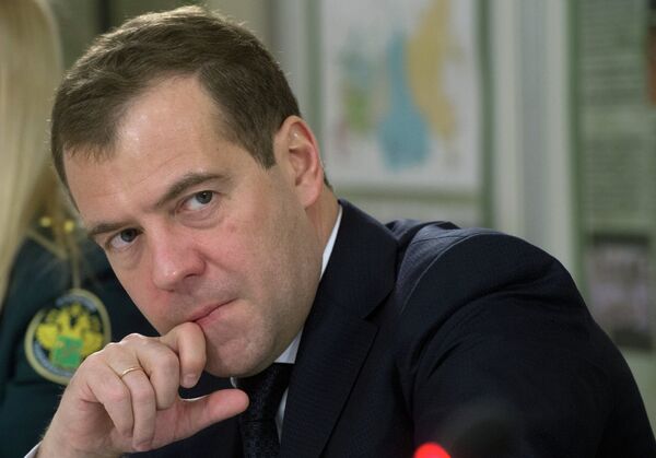 Medvédev aboga por facilitar la entrada de extranjeros en Rusia - Sputnik Mundo