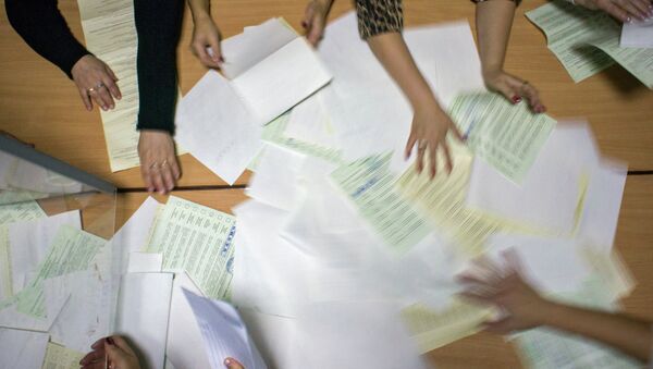 Las autoridades electorales de Ucrania terminan el escrutinio de las legislativas - Sputnik Mundo