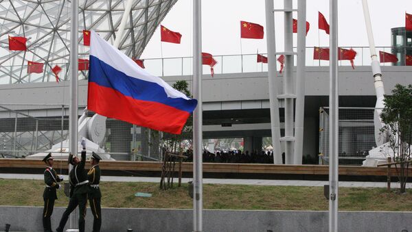 Bandera de Rusia en China - Sputnik Mundo