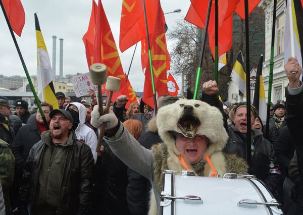 La marcha de nacionalistas rusos enciende las alarmas entre expertos y minorías sexuales - Sputnik Mundo