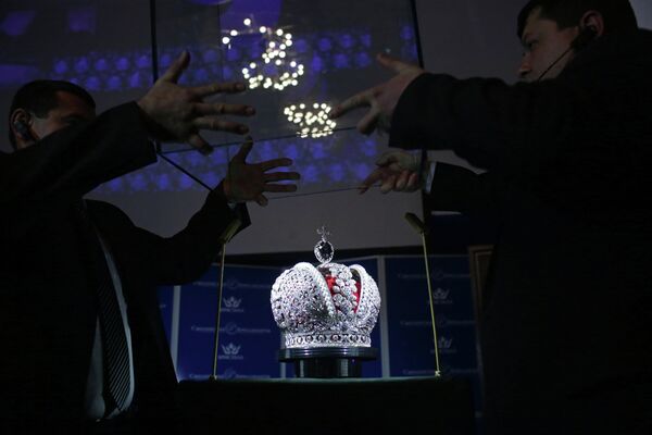 Joyeros rusos crean una copia de la Gran Corona Imperial - Sputnik Mundo