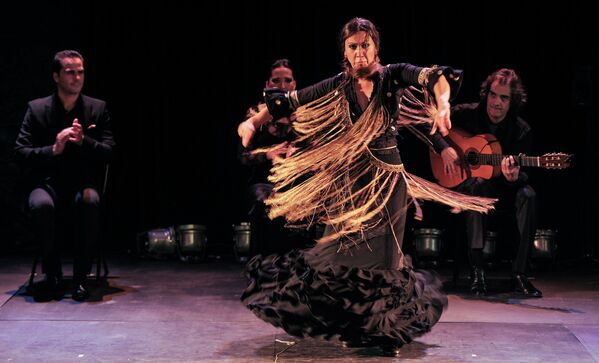 Estrellas del flamenco enardecen al público moscovita  - Sputnik Mundo