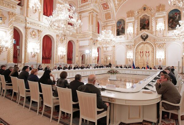 Consejo presidencial para los Derechos Humanos y el Desarrollo de la Sociedad Civil en el Kremlin - Sputnik Mundo