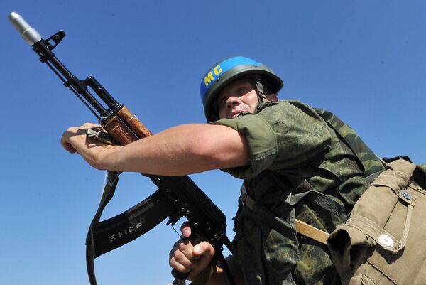 El fusil Kalashnikov, arma rusa sin parangón en el mundo - Sputnik Mundo
