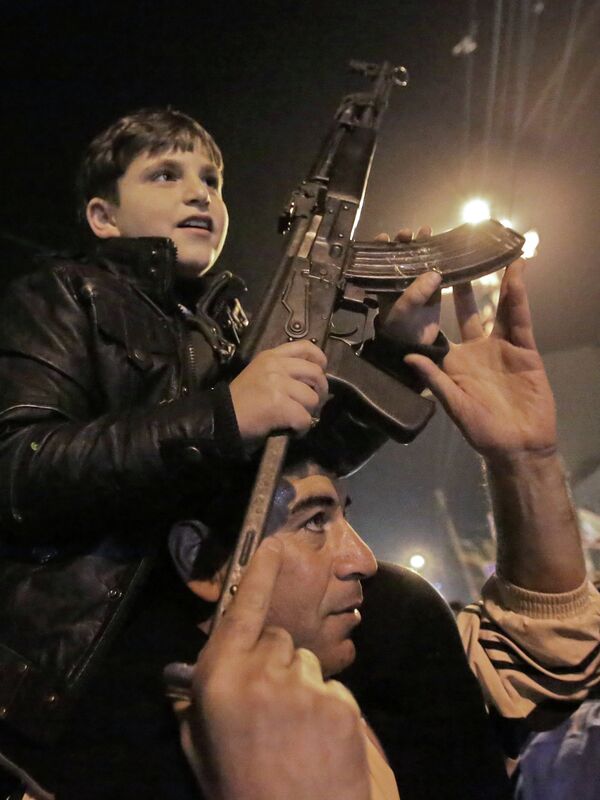 Los palestinos celebran la tregua con Israel en la Franja de Gaza - Sputnik Mundo