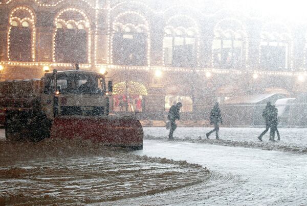 Calles de Moscú cubiertas de nieve  - Sputnik Mundo