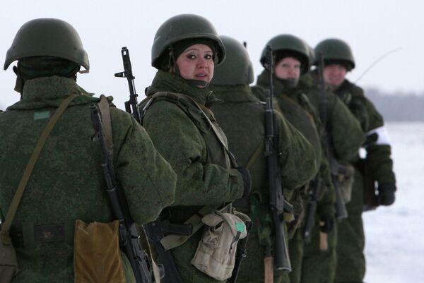 Las mujeres pasan un curso de supervivencia en las tropas paracaidistas  - Sputnik Mundo