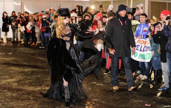 Lady Gaga con sus “pequeños monstruos” en Moscú - Sputnik Mundo