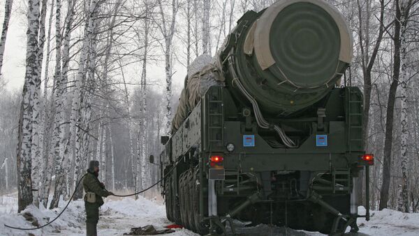 Misil balístico intercontinental de fabricación rusa Tópol-M - Sputnik Mundo