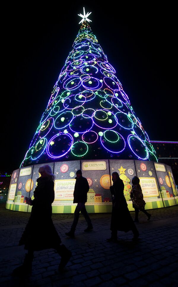 Tres céntricas plazas de Moscú acogerán las principales celebraciones del Año Nuevo - Sputnik Mundo