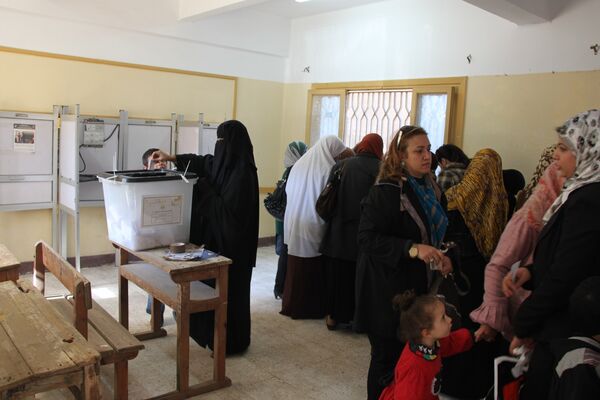 La nueva Constitución egipcia recibe amplio respaldo en las urnas, según autoridades - Sputnik Mundo
