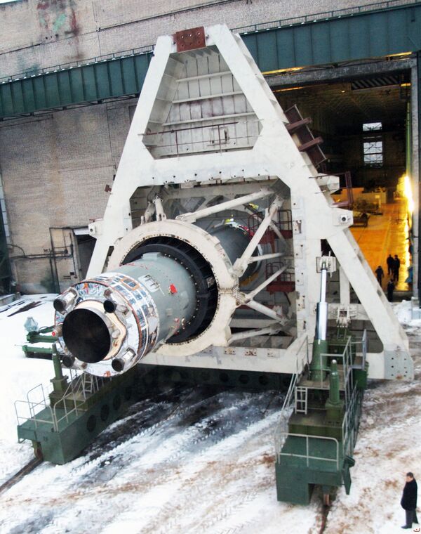 Rusia lanzará a principios de 2013 el nuevo cohete portador Soyuz-2.1v - Sputnik Mundo