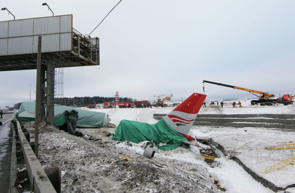 Ascienden a cinco los muertos en accidente aéreo en Moscú - Sputnik Mundo