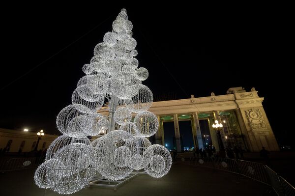 La decoración de Año Nuevo durará en Moscú hasta el 14 de enero - Sputnik Mundo