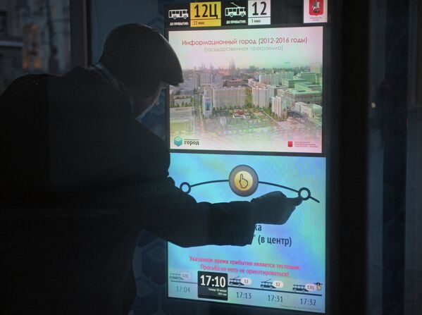 Moscú estrena paradas 'inteligentes' del transporte público - Sputnik Mundo
