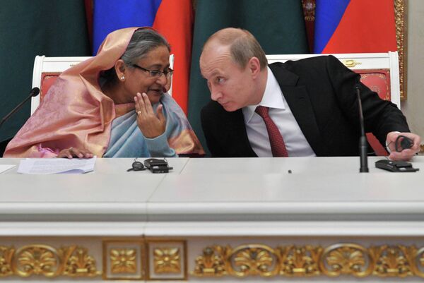 Primera ministra bangladeshí Sheikh Hasina y presidente ruso, Vladímir Putin - Sputnik Mundo