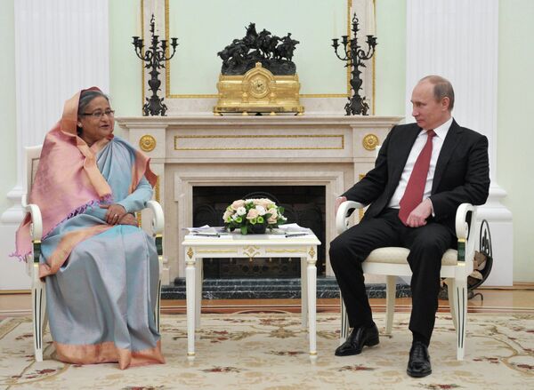 El presidente ruso Vladimir Putin et la primera ministra bangladeshí Sheikh Hasina - Sputnik Mundo