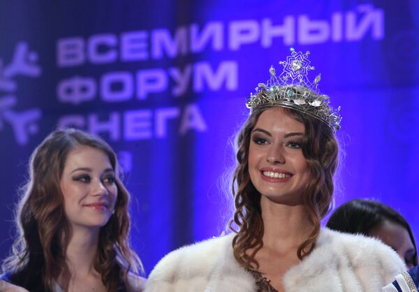 “Miss Universo de la Nieve” y sus rivales en un concurso de belleza en Siberia - Sputnik Mundo