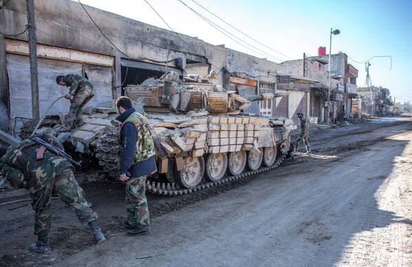 El Ejército sirio lucha por el control de un suburbio clave de Damasco - Sputnik Mundo