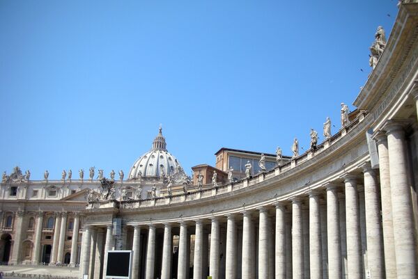 El Vaticano, acusado de comprar propiedades con dinero de Mussolini - Sputnik Mundo