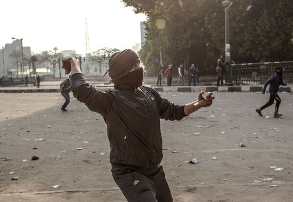 Choques de los fanáticos de fútbol con la policía en Egipto - Sputnik Mundo