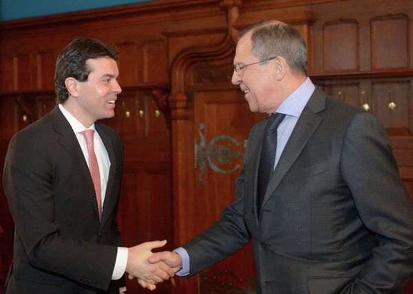 El canciller ruso Serguéi Lavrov reunido hoy con su homólogo macedonio Nikola Poposki (a la izquierda) - Sputnik Mundo
