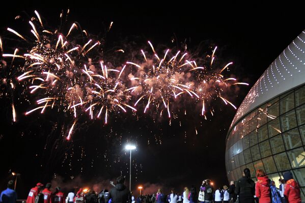 Sochi celebra con fuegos artificiales el inicio de la cuenta regresiva para los JJOO de 2014 - Sputnik Mundo
