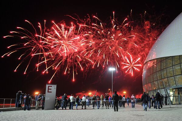 Sochi celebra con fuegos artificiales el inicio de la cuenta regresiva para los JJOO de 2014 - Sputnik Mundo
