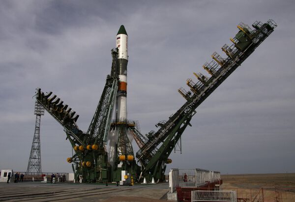 Сohete Soyuz-U con el carguero espacial Progress-M10M (archivo) - Sputnik Mundo