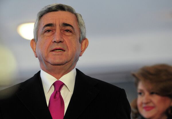 El presidente armenio Sargsyan es reelegido con el 58,64% de los votos - Sputnik Mundo