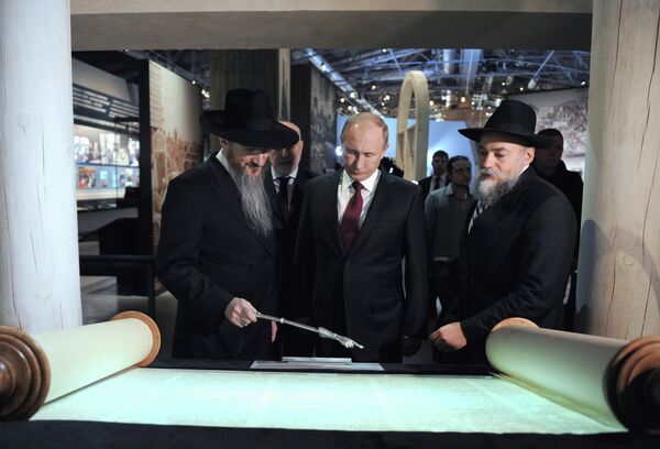 Putin al visitar este martes el Museo Judío y Centro de Tolerancia - Sputnik Mundo