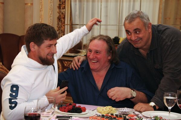 El “nuevo ruso” Gerard Depardieu viaja a Chechenia - Sputnik Mundo