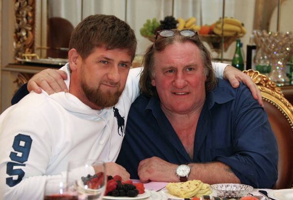 El “nuevo ruso” Gerard Depardieu viaja a Chechenia - Sputnik Mundo