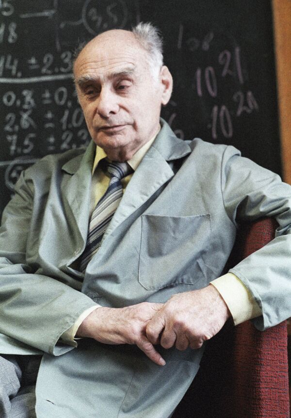 Gueorgui Fliorov, un físico fiel a sus principios - Sputnik Mundo