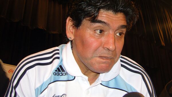 Maradona reconoce legalmente a su quinto hijo - Sputnik Mundo