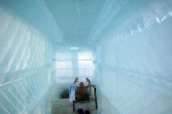 Sauna de hielo a orillas del lago Baikal - Sputnik Mundo