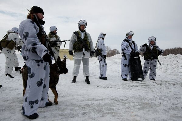 Agentes de operaciones especiales neutralizan a “terroristas” en Siberia - Sputnik Mundo