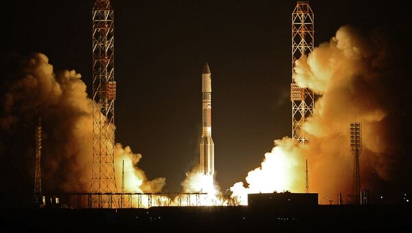 Cohete impulsor ruso Proton-M con la unidad de aceleración Briz-M - Sputnik Mundo