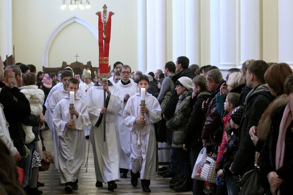Católicos de Rusia celebran la Pascua - Sputnik Mundo