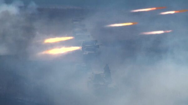 Militares rusos cargan contra “tropas enemigas” con lanzaderas múltiples Grad - Sputnik Mundo
