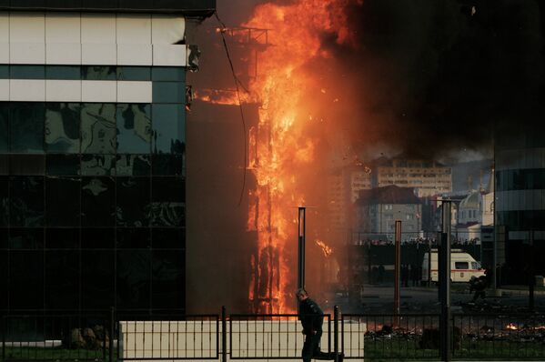 Olimpo en llamas: incendio en el rascacielos más alto de Grozni - Sputnik Mundo