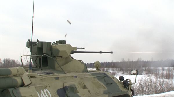 Soldados rusos se preparan para desfilar en nuevos blindados el Día de la Victoria - Sputnik Mundo