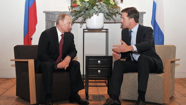 El presidente ruso Vladímir Putin con el primer ministro holandés, Mark Rutte - Sputnik Mundo