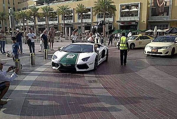 Lamborghini de la policía de Dubai - Sputnik Mundo