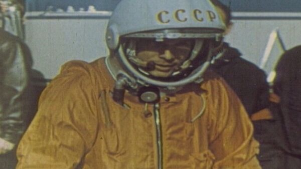 Yuri Gagarin realiza el primer vuelo espacial tripulado. Vídeo de archivo - Sputnik Mundo