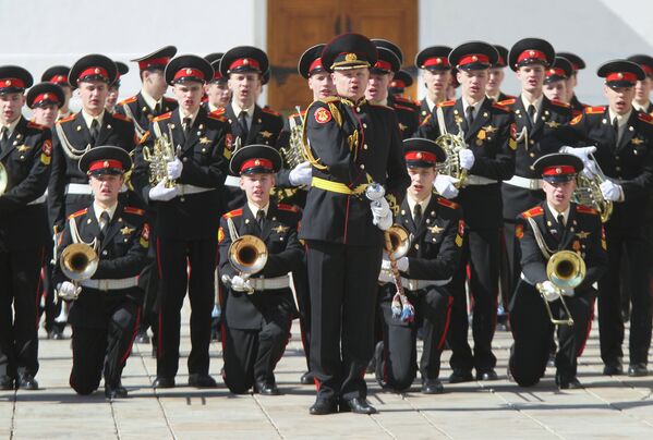 Regimiento Presidencial del Kremlin inaugura la temporada de relevos - Sputnik Mundo
