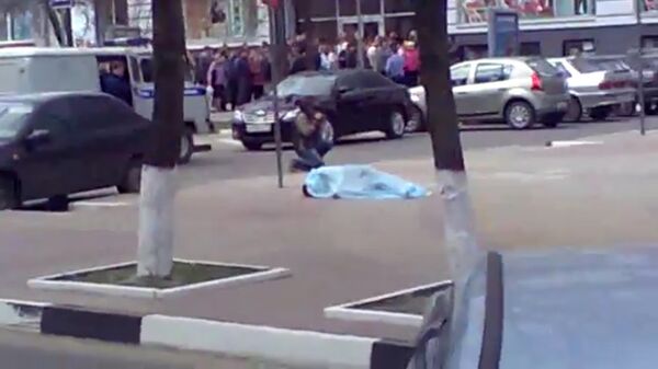 Seis muertos tras matanza callejera en Bélgorod. Imágenes grabadas por un testigo - Sputnik Mundo