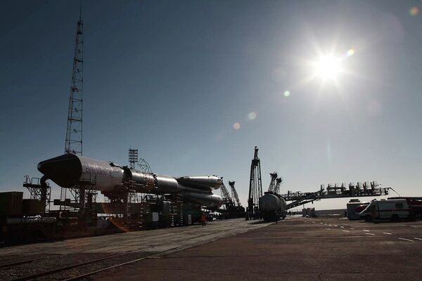 Cohete lanzador Soyuz-U con el carguero Progress M-19M - Sputnik Mundo
