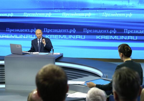 Putin responde en directo a las preguntas de los ciudadanos - Sputnik Mundo